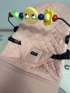 Детский шезлонг (кресло-качалка) розовый + дуга с игрушками в подарок