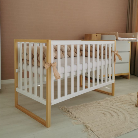 Детская деревянная кроватка Lux-12 60&times;120 см, белого цвета с натуральными вставками. фото